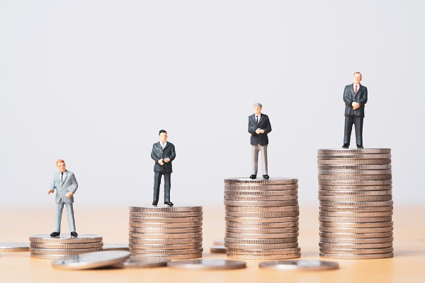 大企業大卒社員において同期社員間で給与格差が拡大している(写真:Dilok/stock.adobe.com) 大企業大卒社員において同期社員間で給与格差が拡大している(写真:Dilok/stock.adobe.com)
