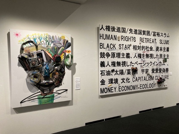 2022年9月10日~11月6日まで上野の森美術館で「長坂真護展 Still A “BLACK” STAR」を開催。アグボグブロシーに集積した廃棄物を、自身のアート作品へと昇華させた作品が多数展示されている。写真左の作品は、自著の表紙にも使われた作品『サステナブル・キャピタリズム』