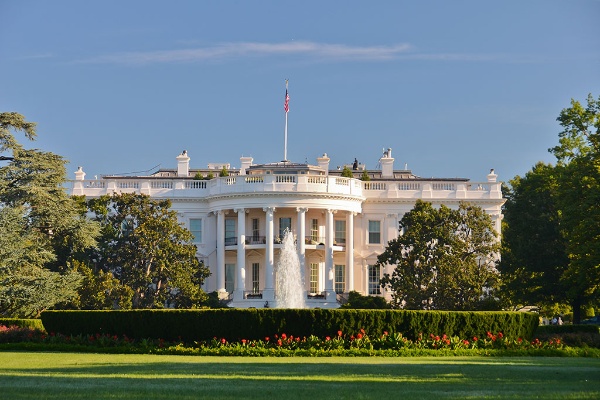 トランプは2020年の大統領選挙では投票不正を訴え、米議会議事堂襲撃事件の原因もつくった(写真:Orhan Çam/stock.adobe.com) トランプは2020年の大統領選挙では投票不正を訴え、米議会議事堂襲撃事件の原因もつくった(写真:Orhan Çam/stock.adobe.com)