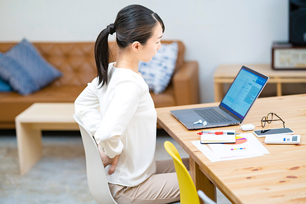 腰痛の原因が股関節の問題であるケースも多い（写真：maru54/stock.adobe.com）