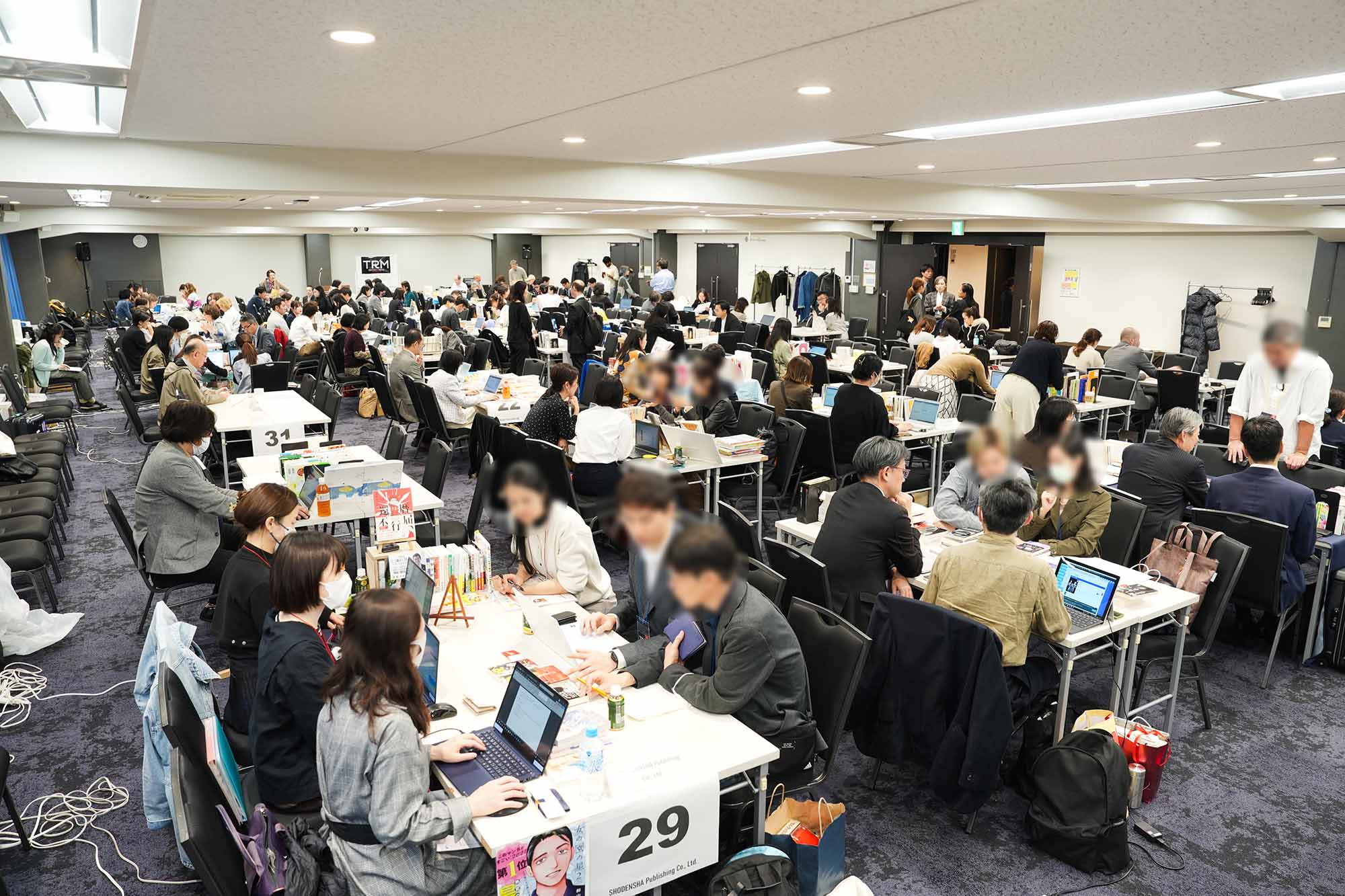 東京版権説明会2024の会場。世界11の国と地域から出版社、翻訳エージェントの関係者が来場した