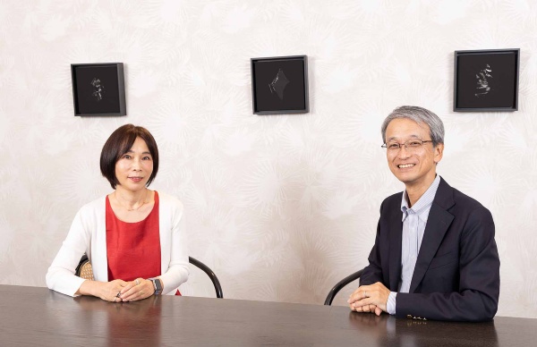 ファイナンシャル・プランナー、社会保険労務士の井戸美枝さん(左)と合同会社フィンウェル研究所代表の野尻哲史さん