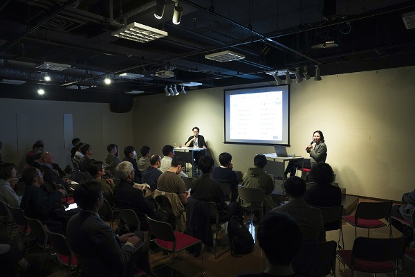 青山ブックセンター本店で開催されたトークイベント。参加者からは生成AIの活用法についてアツい質問が寄せられた 青山ブックセンター本店で開催されたトークイベント。参加者からは生成AIの活用法についてアツい質問が寄せられた