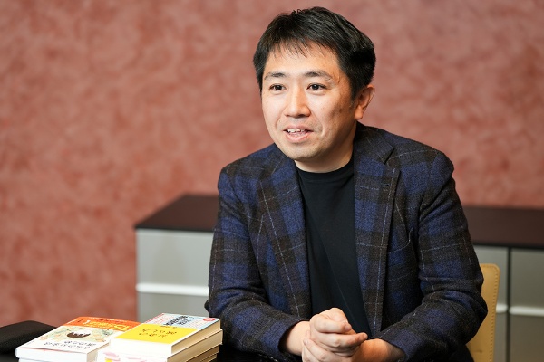 著書『きみのお金は誰のため』がベストセラーになっている田内さん 著書『きみのお金は誰のため』がベストセラーになっている田内さん