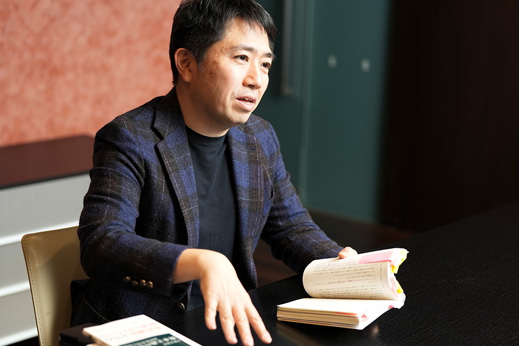「人が幸せを感じるのは、お金を使って何かを手に入れたとき」と話す田内さん 「人が幸せを感じるのは、お金を使って何かを手に入れたとき」と話す田内さん