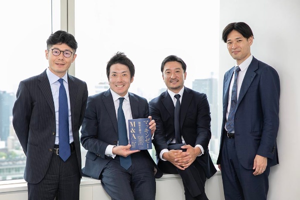 左から『マッキンゼー 価値を創るM&A』を執筆した福富氏、山﨑氏、呉氏、加藤氏 左から『マッキンゼー 価値を創るM&A』を執筆した福富氏、山﨑氏、呉氏、加藤氏