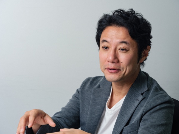 「リーダーは『腹落ち』させることが重要」と説明する入山章栄さん