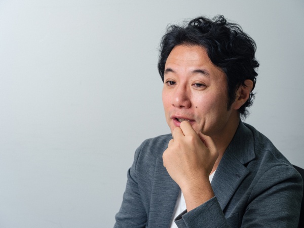 「先の見えない変化に向かってお金を突っ込んでいくためには、キャッシュフローベースの考え方が重要です」と説明する入山章栄さん