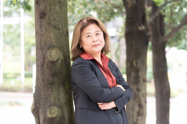 <b>ワイズマン廣田綾子(わいずまん ひろたあやこ)氏</b><br>東京都生まれ。国際基督教大学卒業。1983年、スイスの経営大学院IMDでMBAを取得。84年に渡米後、証券アナリストに。87年より米国株投資担当のファンドマネジャーとして年金基金や労働組合等の米機関投資家の資金運用に携わる。2000年よりヘッジファンドに移籍し、日本株のロングショート戦略で資金運用を担当。10年より現在在籍しているホライゾン・キネティックス社でアジア戦略担当のディレクターとして、日本を含むアジア市場での運用担当に。Nippon Active Value Fund の社外取締役。SBIホールディングス、東芝で社外取締役を歴任。CFA資格取得者。現在、米国ニューヨーク州在住。(写真:稲垣純也) <b>ワイズマン廣田綾子(わいずまん ひろたあやこ)氏</b><br>東京都生まれ。国際基督教大学卒業。1983年、スイスの経営大学院IMDでMBAを取得。84年に渡米後、証券アナリストに。87年より米国株投資担当のファンドマネジャーとして年金基金や労働組合等の米機関投資家の資金運用に携わる。2000年よりヘッジファンドに移籍し、日本株のロングショート戦略で資金運用を担当。10年より現在在籍しているホライゾン・キネティックス社でアジア戦略担当のディレクターとして、日本を含むアジア市場での運用担当に。Nippon Active Value Fund の社外取締役。SBIホールディングス、東芝で社外取締役を歴任。CFA資格取得者。現在、米国ニューヨーク州在住。(写真:稲垣純也)