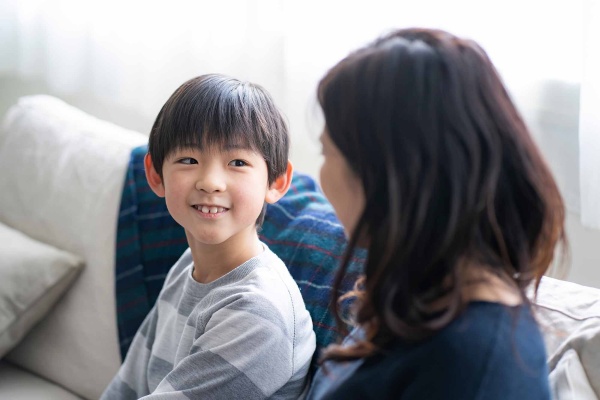 重要なことは単に厳しくするのではなく、愛情深く、適切な期待を持って子どもに接すること。(写真:arc image gallery/stock.adobe.com)