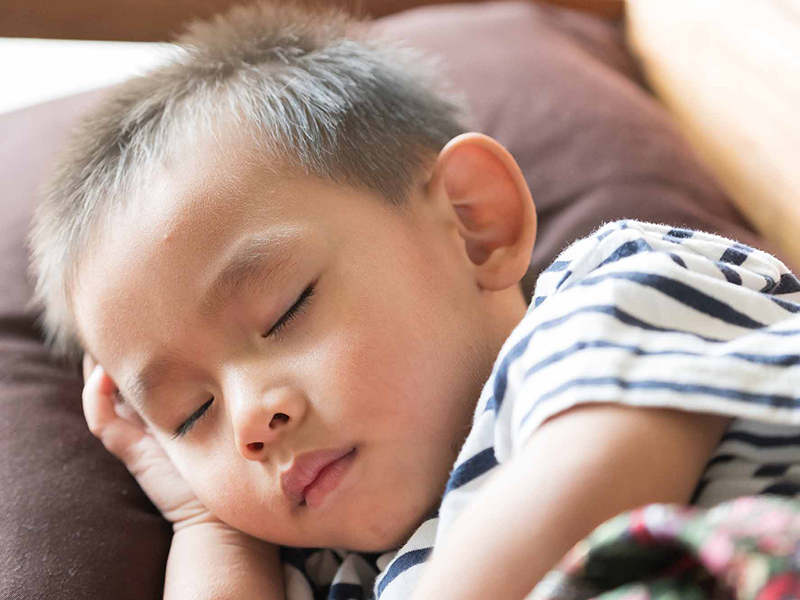 睡眠トレーニング（ネントレ）は赤ちゃんの脳に有害？　最新の研究結果が示すこと