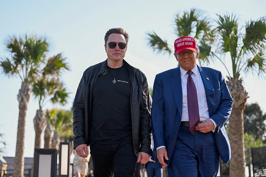 2024年11月19日、イーロン・マスク率いるスペースX「スターシップ」6回目の飛行試験に米大統領就任を控えたドナルド・トランプが同行。その蜜月ぶりを示した（写真=代表撮影／ロイター／アフロ）