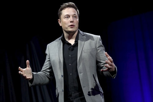 数多くのSFを読みあさってきたイーロン・マスク(写真:ロイター/アフロ)