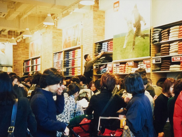 原宿店から「フリースブーム」は始まった。だが、ブームが去った後に待ち受けていたのは試練の時だった(提供:ファーストリテイリング)