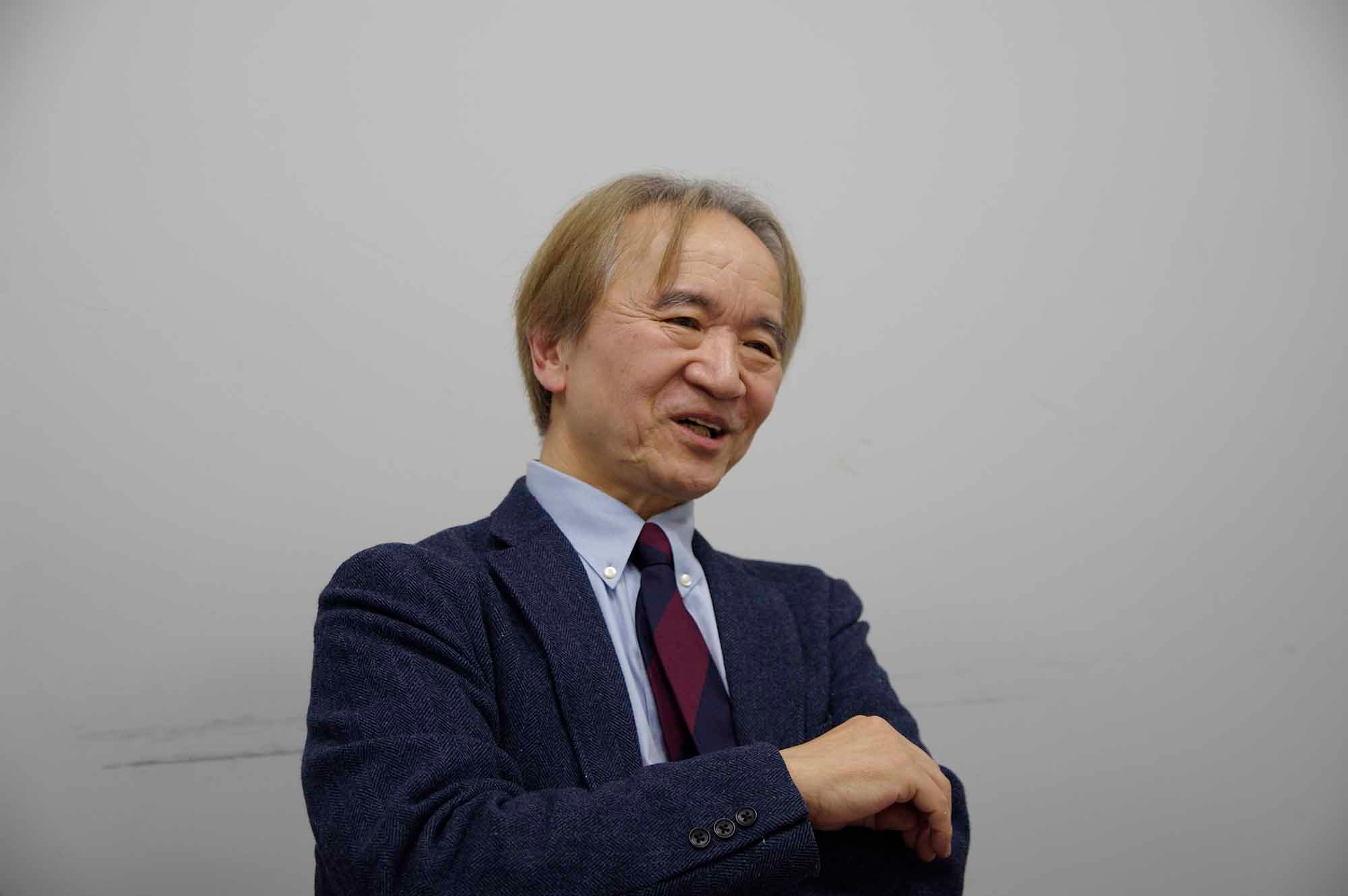 日本マンガ学会会長/日本推理作家協会会員。1950年、静岡県出身。1971年、『仮面ライダー』(原作・石ノ森章太郎)でマンガ家デビュー。1983年、『ゲームセンターあらし』と『こんにちはマイコン』の2作で第28回小学館漫画賞受賞。以後、大人向けの学習マンガを多数手がけた後、1994年、娯楽小説作家として再デビュー。2005年、54歳で早稲田大学人間科学部eスクールに入学。2011年、早稲田大学大学院人間科学研究科修士課程を60歳で修了。大学院在学中にPythonを学び、統計計算Webサイト「こんにちは統計学」(https://stats.m-sugaya.jp/)を開設。2013~2021年、京都精華大学マンガ学部教授。近著に『まんが Excelで統計学入門』(技術評論社)、『ゲームセンターあらしと学ぶプログラミング入門 まんが版こんにちはPython』(日経BP)、『コミカライズ魂』(河出新書)、『超スピードテク満載 クリエイターのためのネットで簡単&得する 確定申告』(ビジネス社)、『マンガ家と学ぶ著作権実務入門』(樹村房)、『昭和「コロコロ」マンガ爆走伝説』(ビジネス社)など。