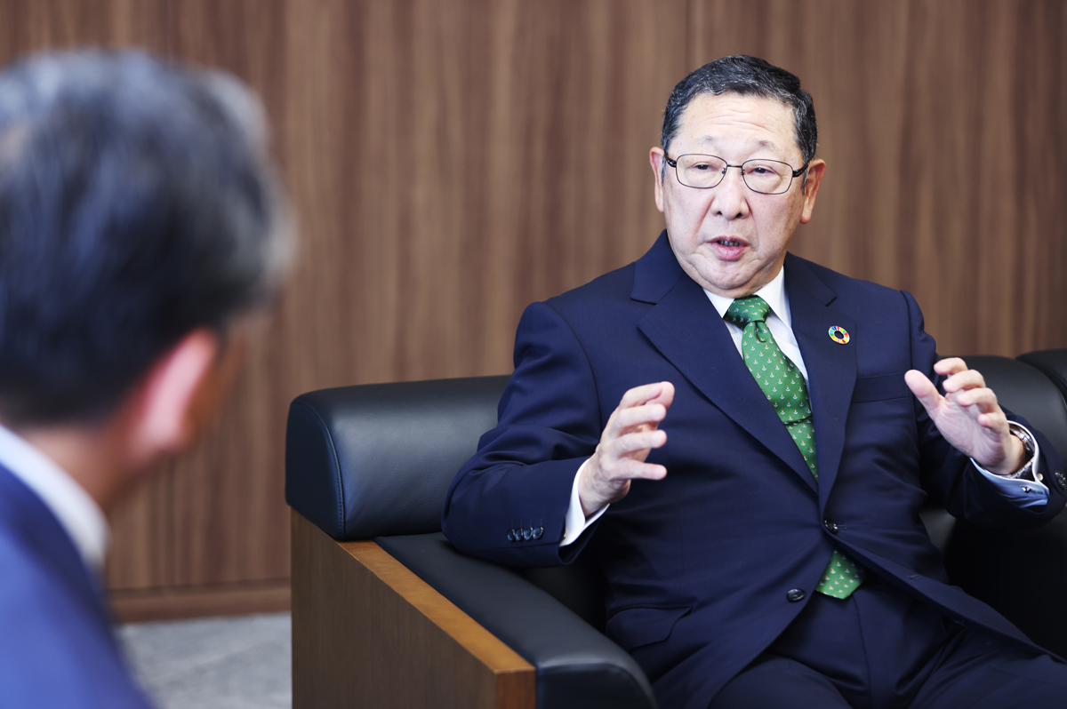 後藤高志（ごとう・たかし）氏　　西武ホールディングス社長。1949年東京都生まれ。72年東京大学経済学部卒業後、第一勧業銀行（現みずほフィナンシャルグループ）入行。97年、同行で起きた総会屋利益供与事件で、混乱の収拾と真相解明に尽力した改革派「4人組」のひとり。その後、みずほコーポレート銀行副頭取などを歴任後、2005年に有価証券報告書虚偽記載で上場廃止となった西武鉄道に転じて社長に就任し、再建に携わる。東大時代にラグビー部でウイングとして活躍した。