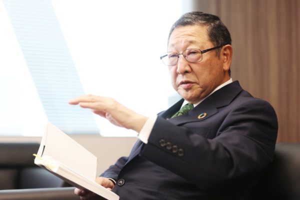 後藤高志(ごとう・たかし)氏 西武ホールディングス社長。1949年東京都生まれ。72年東京大学経済学部卒業後、第一勧業銀行(現みずほフィナンシャルグループ)入行。97年、同行で起きた総会屋利益供与事件で、混乱の収拾と真相解明に尽力した改革派「4人組」のひとり。その後、みずほコーポレート銀行副頭取などを歴任後、2005年に有価証券報告書虚偽記載で上場廃止となった西武鉄道に転じて社長に就任し、再建に携わる。東大時代にラグビー部でウイングとして活躍した。