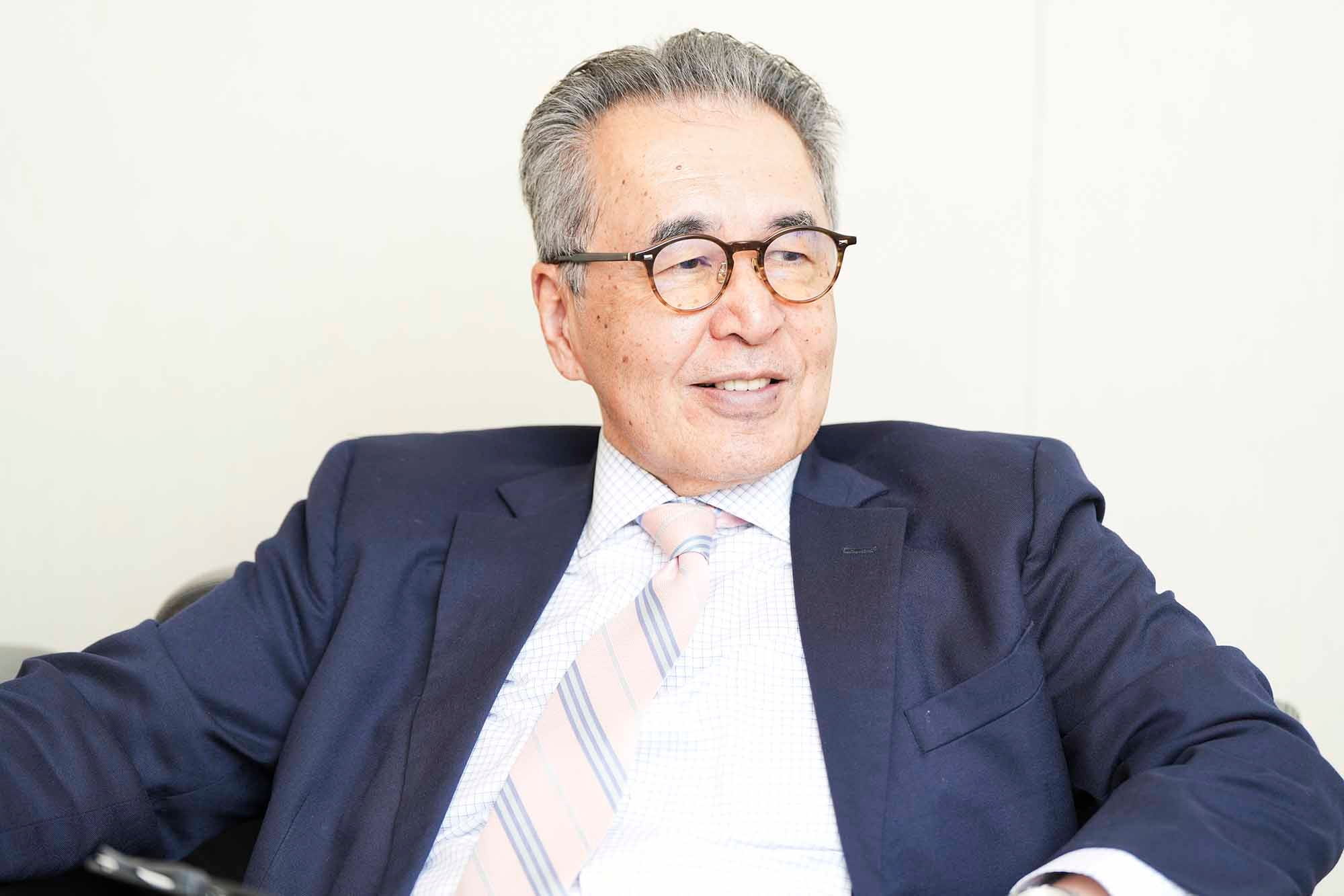 早稲田大学 常任理事・商学学術院教授。立教大学経済学部卒業、東京大学大学院経済学研究科博士課程単位取得修了、早稲田大学商学博士。東京大学社会科学研究所助手、ハーバード大学ライシャワー研究所客員研究員などを経て現職。財務省財務総合研究所・特別研究官、独立行政法人経済産業研究所(RIETI)ファカルティフェロー、早稲田大学高等研究所所長を歴任。また、経済産業省「コーポレートガバナンスシステム研究会」委員、同「我が国企業による海外M&A研究会」座長、RIETI「企業統治分析のフロンティア」プロジェクトリーダーを務める。