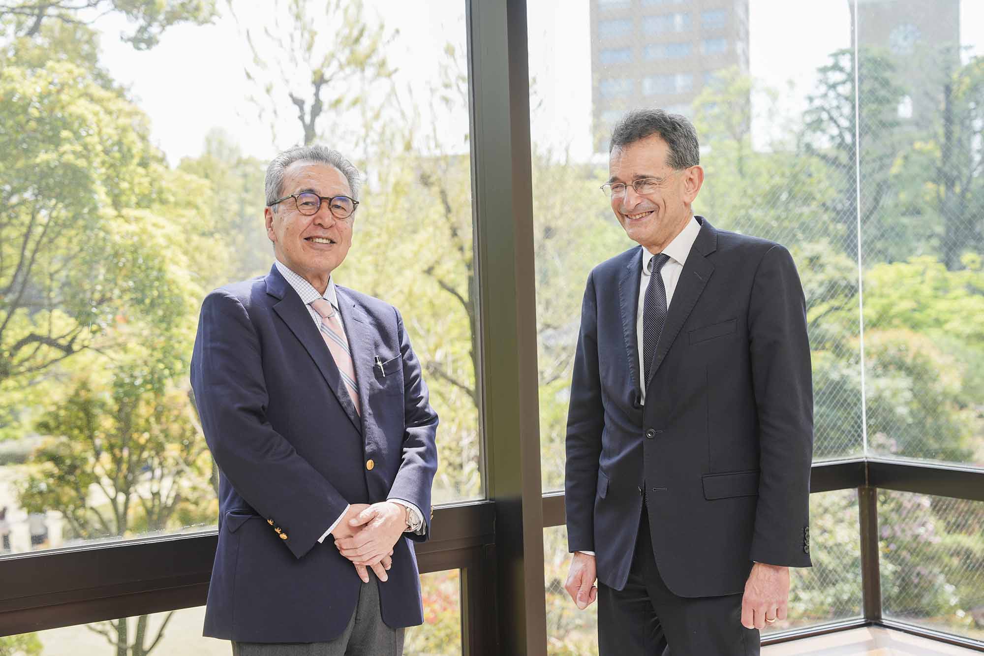 メイヤー教授と宮島教授は長年の研究仲間で友人でもある。
