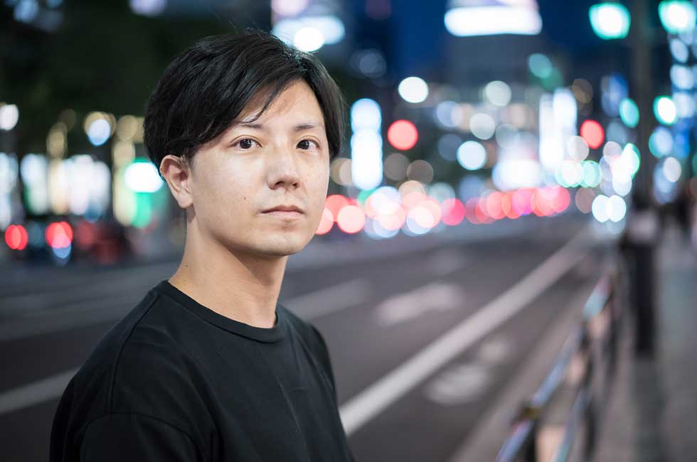 深井氏は、人類の長い歴史を知り、俯瞰(ふかん)的な視点を身に付ければ「自分一人の悩み」から解放されると言う