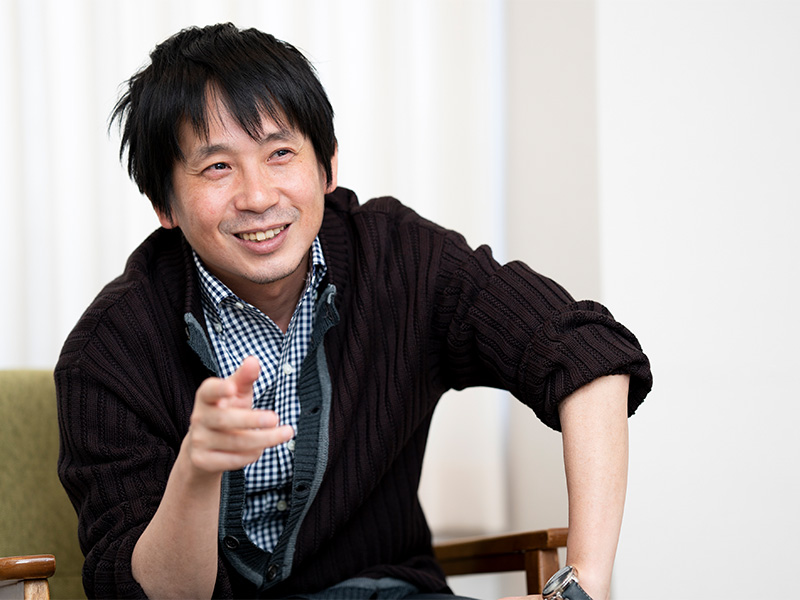 自由で過酷な社会を生き抜く心に「補助線」を　東畑開人氏に聞く