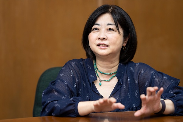 「YouTubeでは芸人さんのパチンコ番組などもよく見ています」と語る原田氏。お金に対する自分とは異なる価値観が興味深いという
