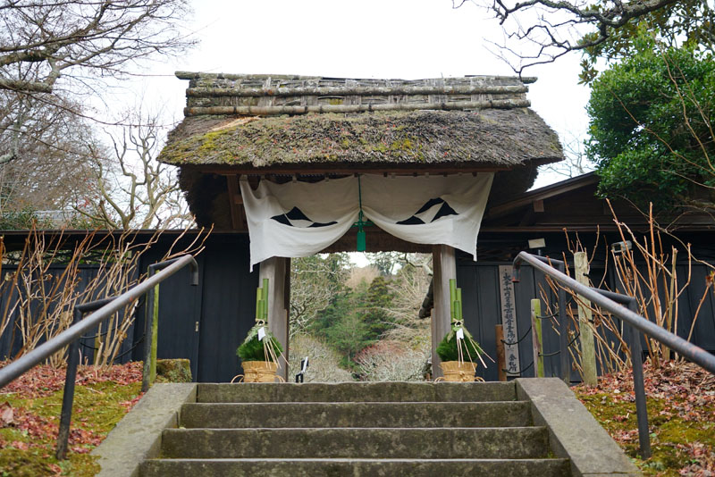 鎌倉市の観光名所としても知られる東慶寺は、13世紀創建の古寺。江戸時代には公的な「縁切り寺」となり、多くの女性が離婚のために駆け込んだ（写真：英考 高橋／stock.adobe.com）