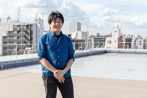 杉井光氏。「透きとおる本」の着想はある1冊との出会いがきっかけだという
