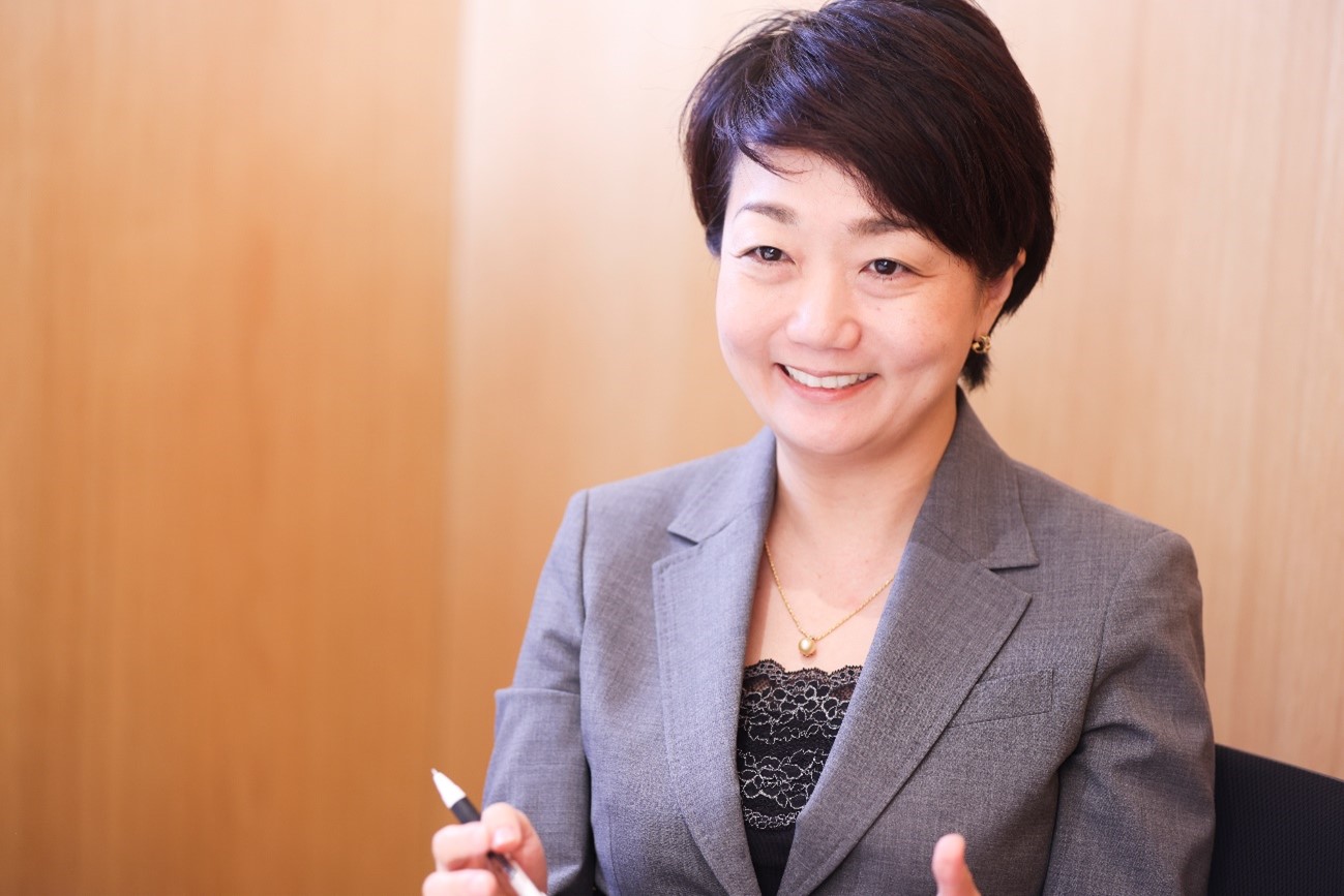 <b>磯貝友紀(いそがい・ゆき)氏</b> PwC Japanグループ サステナビリティ・センター・オブ・エクセレンス リード・パートナー。2003年より民間企業や政府機関、国際機関にて東欧、アジア、アフリカにおける民間部門開発、日本企業の投資促進を手がける。2011年より現職。著書に『SXの時代』『2030年のSX戦略』(共著、いずれも日経BP)