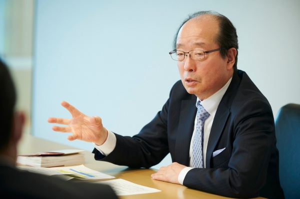 名和高司氏 一橋大学ビジネススクール客員教授。三菱商事、マッキンゼー・アンド・カンパニーを経て、2010年に一橋大学大学院国際企業戦略研究科教授、ボストン コンサルティング グループ シニアアドバイザーに就任。2020年より現職。『パーパス経営』(東洋経済新報社、2021年)など著書多数