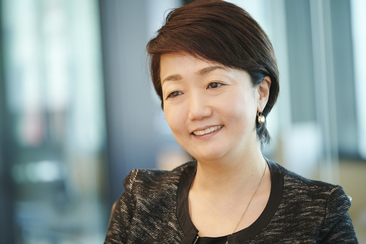 磯貝友紀（いそがい・ゆき）氏　PwC Japanグループ　サステナビリティ・センター・オブ・エクセレンス　リード・パートナー。2003年より民間企業や政府機関、国際機関にて東欧、アジア、アフリカにおける民間部門開発、日本企業の投資促進を手がける。2011年より現職。著書に『SXの時代』『2030年のSX戦略』（共著、いずれも日経BP）。