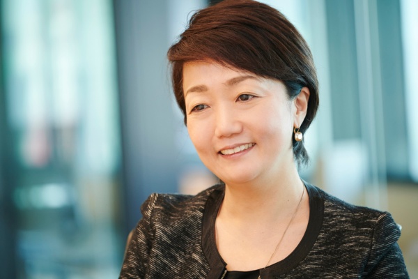 磯貝友紀(いそがい・ゆき)氏 PwC Japanグループ サステナビリティ・センター・オブ・エクセレンス リード・パートナー。2003年より民間企業や政府機関、国際機関にて東欧、アジア、アフリカにおける民間部門開発、日本企業の投資促進を手がける。2011年より現職。著書に『SXの時代』『2030年のSX戦略』(共著、いずれも日経BP)。