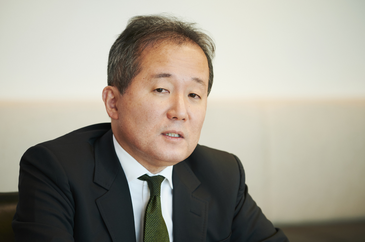 坂野俊哉（ばんの・としや）氏　PwC Japanグループ　サステナビリティ・センター・オブ・エクセレンス　エグゼクティブリード。20年以上の戦略コンサルティング経験を有し、企業の経営戦略、事業戦略、海外戦略、アライアンス・M＆A（合併・買収）、企業変革などのプロジェクトに多数携わる。著書に『SXの時代』『2030年のSX戦略』（共著、いずれも日経BP）。