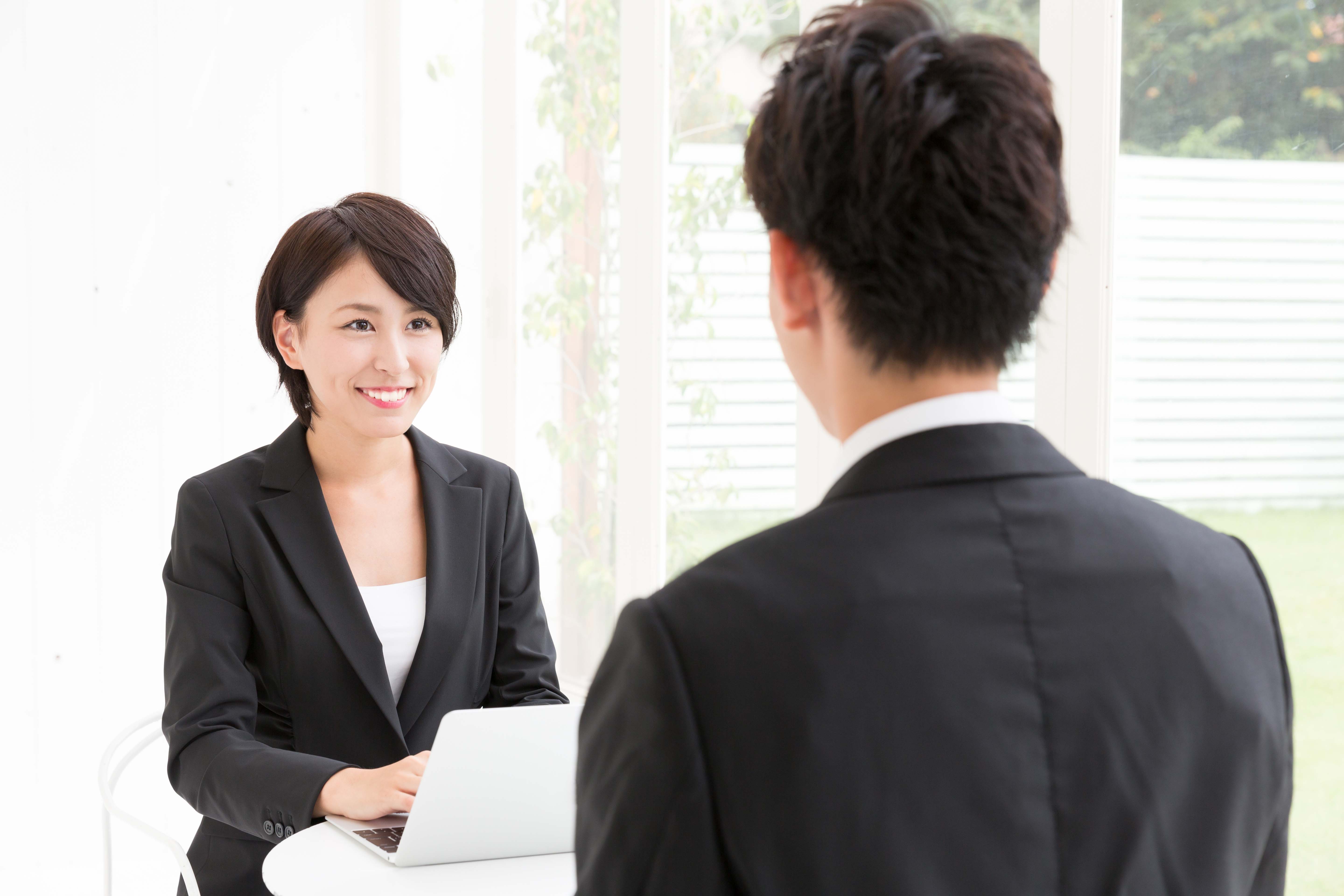 視座・視野・視点を「ずらす」ことを意識すれば、強烈なインパクトを与える質問を繰り出せるようになる（takayuki／shutterstock.com）