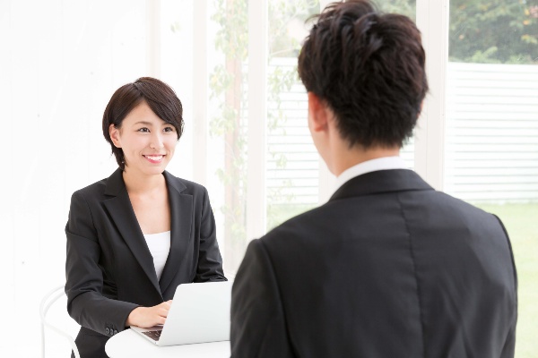 視座・視野・視点を「ずらす」ことを意識すれば、強烈なインパクトを与える質問を繰り出せるようになる(takayuki/shutterstock.com)
