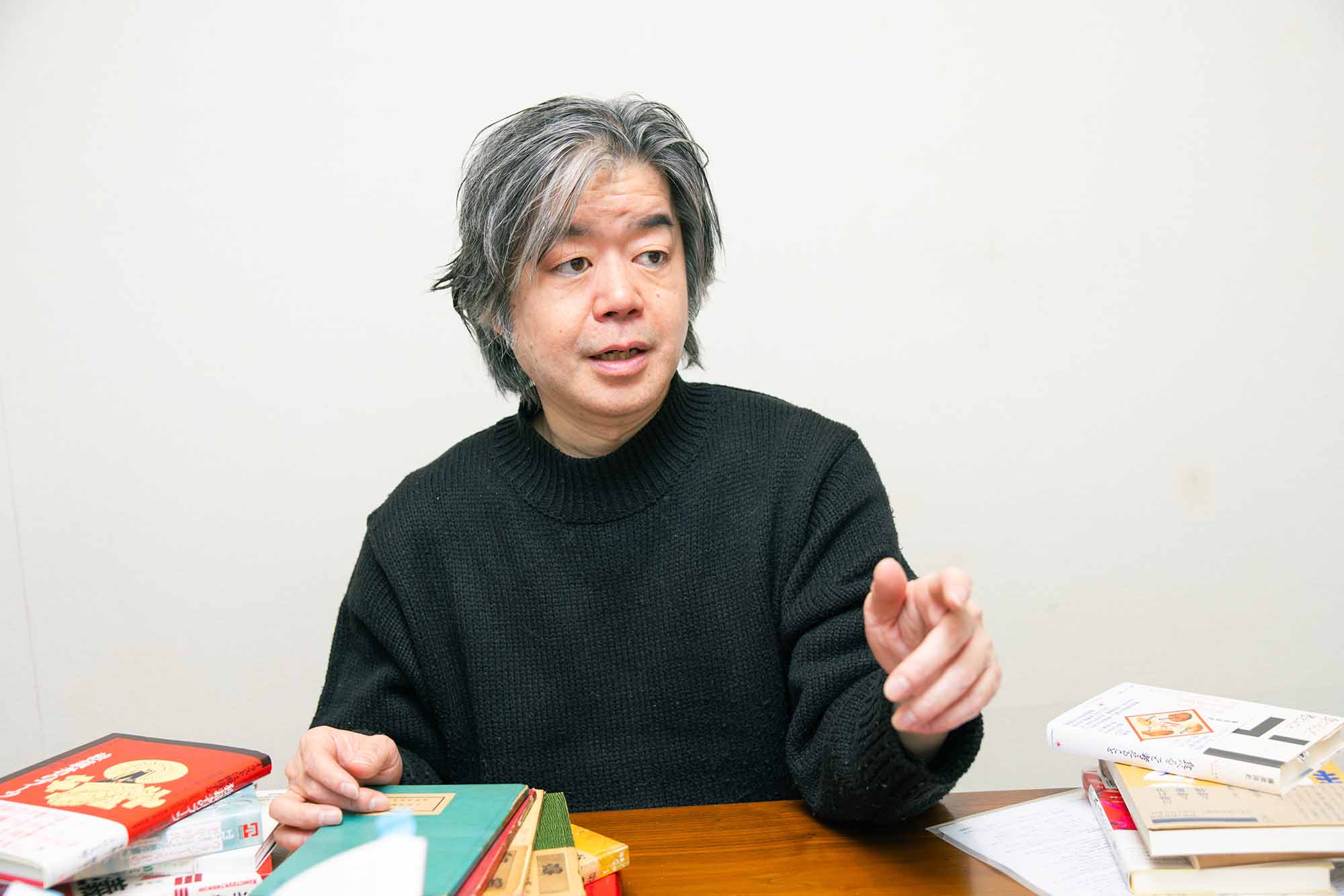 「共和国という版元名はユーモアで付けました」という下平尾直さん