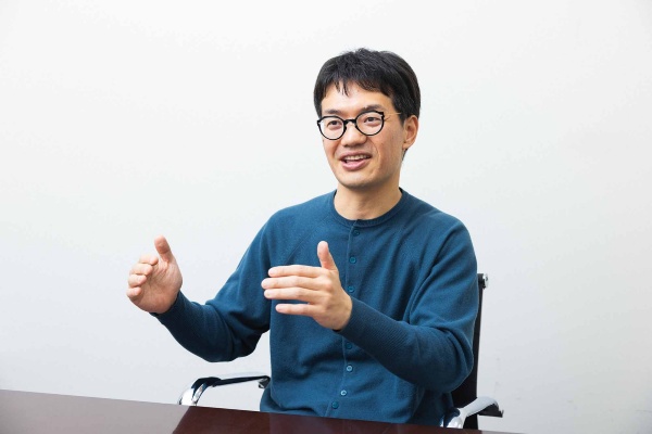 「いま多くの人が触れているコンテンツは、どこから見ても楽しむことができるものです」と、佐々木良さん 「いま多くの人が触れているコンテンツは、どこから見ても楽しむことができるものです」と、佐々木良さん