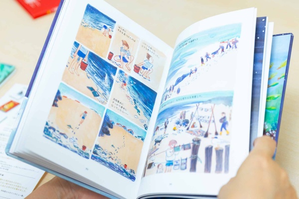 コマ割りのページもあるが、絵本のように読める コマ割りのページもあるが、絵本のように読める