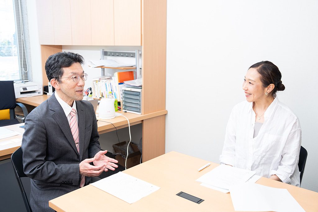 「タッチケアに手遅れはない」と山口さん。「タッチで伝わる気持ちに評価はなく、存在を丸ごと大切にできる」と小堺さん。