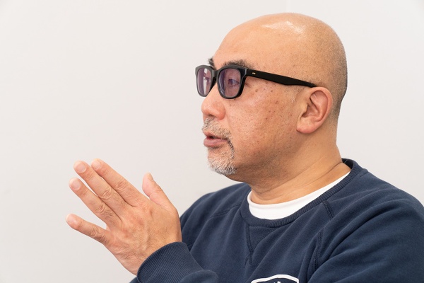 楠木建(くすのき・けん)一橋ビジネススクール特任教授/1964年、東京都生まれ。89年、一橋大学大学院商学研究科修士課程修了。一橋大学商学部助教授および同イノベーション研究センター助教授などを経て、2010年より現職。専門は競争戦略とイノベーション。著書に『ストーリーとしての競争戦略 優れた戦略の条件』『「好き嫌い」と経営』(以上、東洋経済新報社)、『絶対悲観主義』(講談社)など多数。 楠木建(くすのき・けん)一橋ビジネススクール特任教授/1964年、東京都生まれ。89年、一橋大学大学院商学研究科修士課程修了。一橋大学商学部助教授および同イノベーション研究センター助教授などを経て、2010年より現職。専門は競争戦略とイノベーション。著書に『ストーリーとしての競争戦略 優れた戦略の条件』『「好き嫌い」と経営』(以上、東洋経済新報社)、『絶対悲観主義』(講談社)など多数。