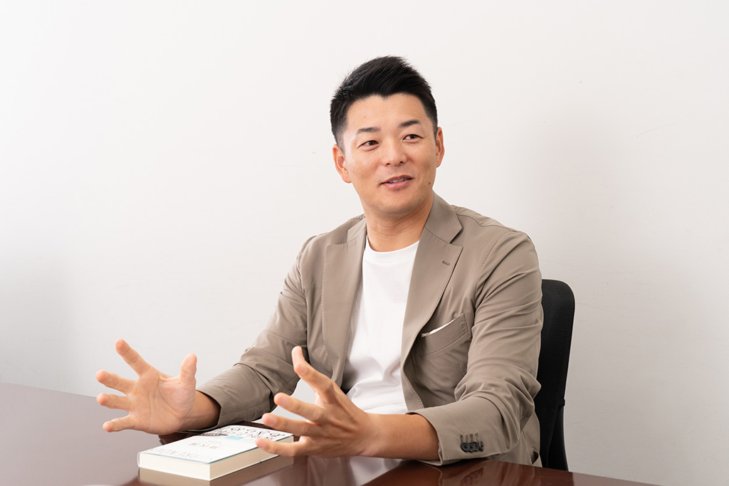 不快感は強制力になると語る高森氏