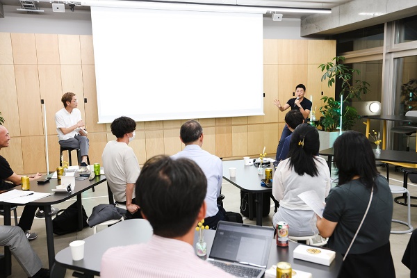 『降伏論 「できない自分」を受け入れる』出版記念イベントでは、たくさんの質問が寄せられた(写真:鈴木愛子、以下同) 『降伏論 「できない自分」を受け入れる』出版記念イベントでは、たくさんの質問が寄せられた(写真:鈴木愛子、以下同)