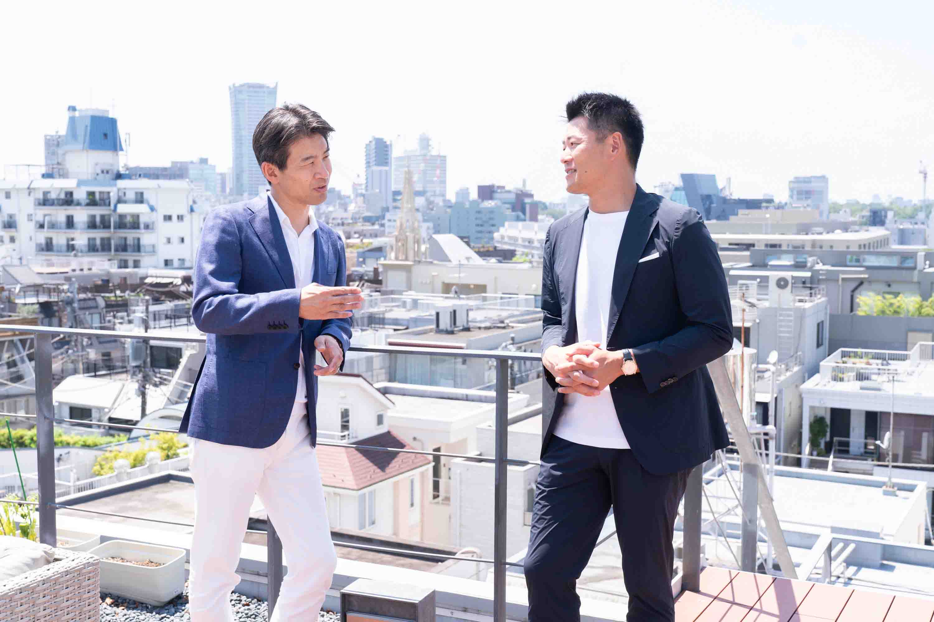 河野英太郎氏（左）と高森勇旗氏（右）による対談（写真：稲垣純也、以下同）