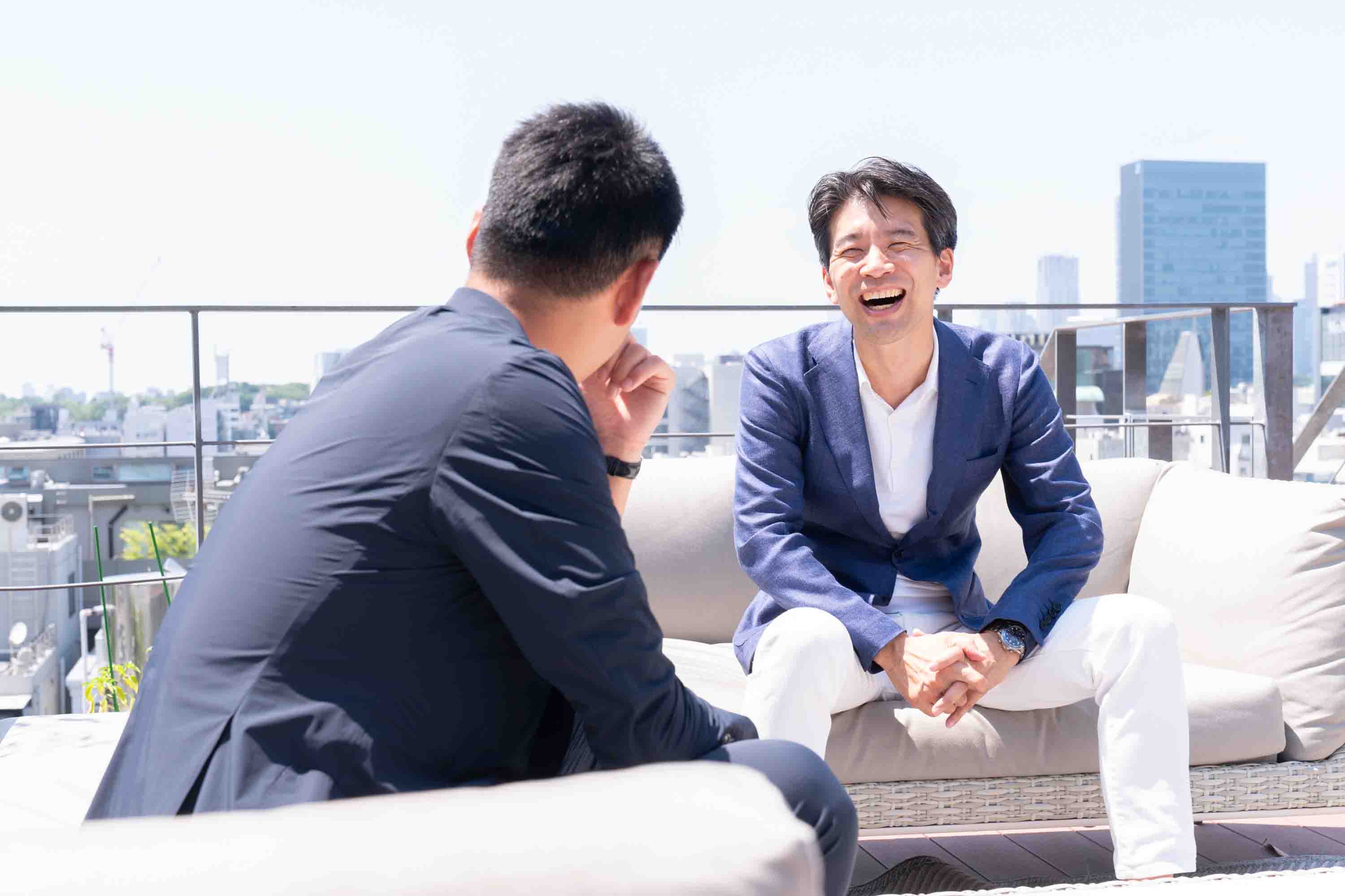 プロスポーツ選手とビジネスパーソンの共通点について話すふたり