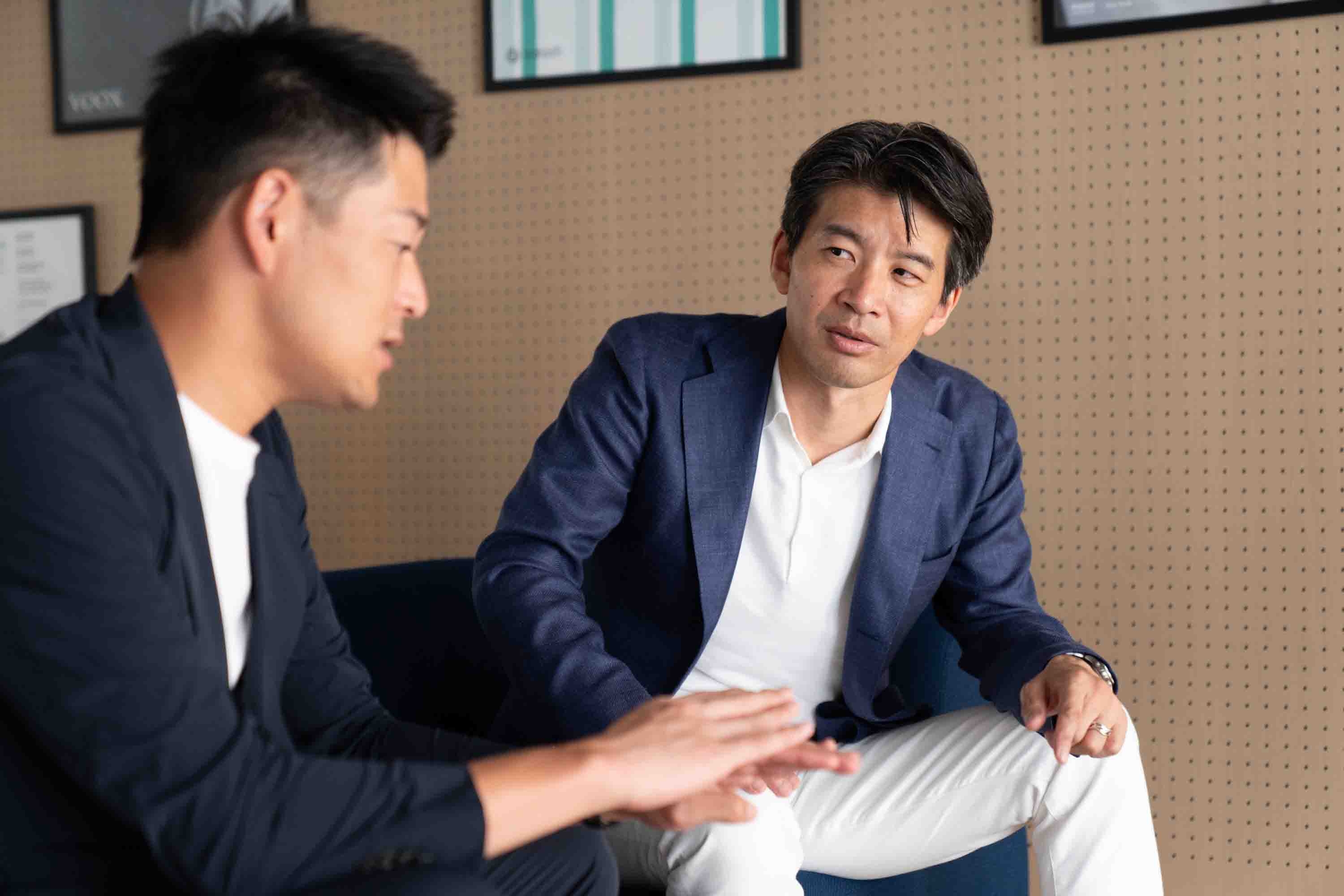 <b>河野英太郎(こうの・えいたろう)株式会社アイデミー取締役執行役員COO 株式会社Eight Arrows代表取締役 グロービス経営大学院客員准教授</b><br>1973年、岐阜県生まれ。東京大学文学部卒業。グロービス経営大学院修了(MBA)。電通、アクセンチュアを経て、2002年から2019年までの間、日本アイ・ビー・エムにてコンサルティングサービス、人事部門、専務補佐、若手育成部門長、AIソフトウェア営業部長を歴任。2017年には複業として株式会社Eight Arrowsを創業し、代表取締役に。2019年、AI/DX/GX人材育成最大手の株式会社アイデミーに参画。現在、取締役執行役員COOを務める。