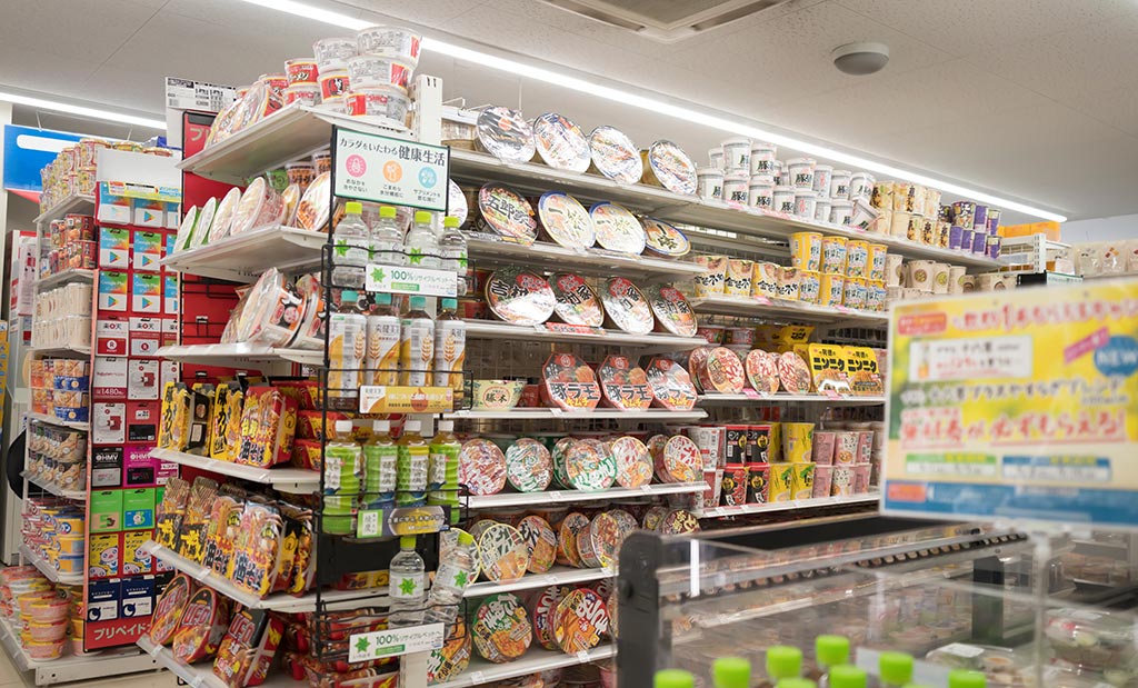 界隈発の商品がコンビニの棚に並ぶことも（写真はイメージ）（写真：oka/stock.adobe.com）