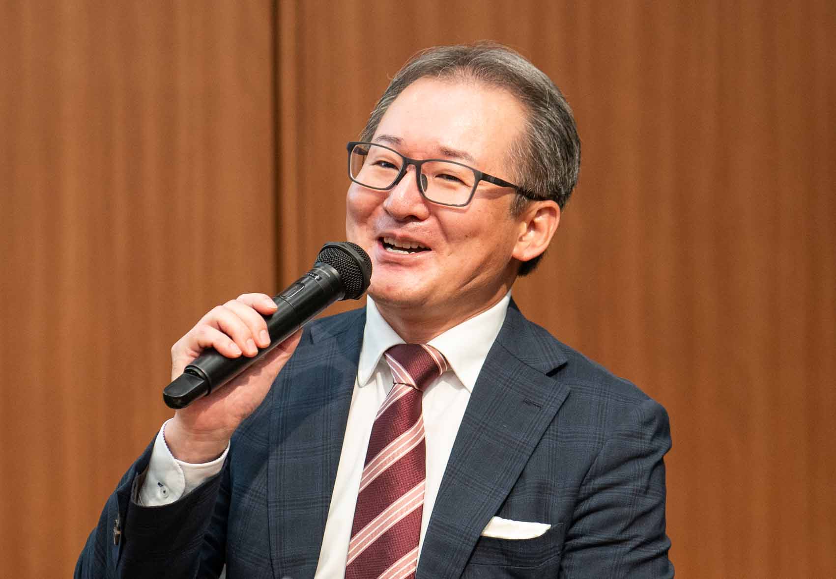 「神田という街で、異業種と一緒にイベントやフェアを行って、どんどん『掛け算』をしていきたい」と語る亀井社長 「神田という街で、異業種と一緒にイベントやフェアを行って、どんどん『掛け算』をしていきたい」と語る亀井社長