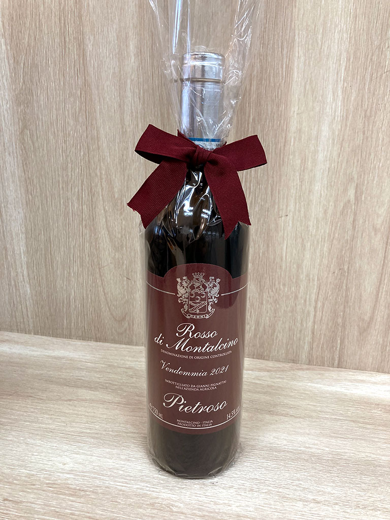 Rosso di Montalcino 2021／「トスカーナ州のモンタルチーノという小さな村で造られるこのワインは土着品種サンジョヴェーゼで造られ、心地よい果実味とスパイシーなアロマが魅力です。すき焼きや豚の角煮などしょうゆを使った肉料理との相性が抜群です」（宮嶋勲さん）
