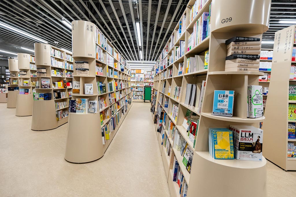 画像：三省堂書店 神田神保町本店 ついつい店内を回りたくなる新しい