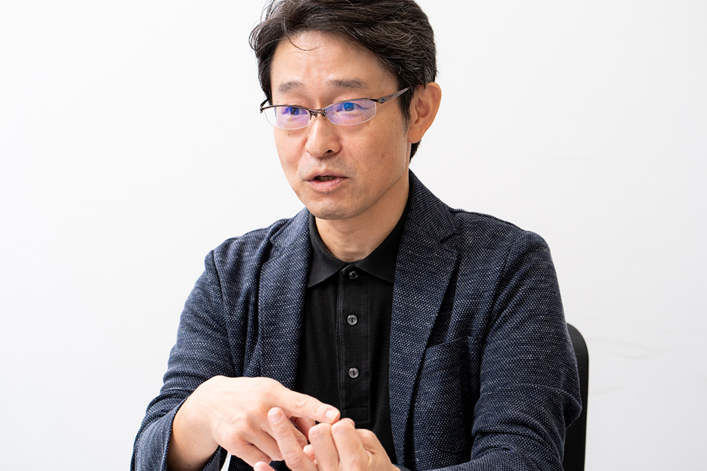 「個々の書店ではトークイベントや読み聞かせなどの企画が多数開催されるので、ぜひお近くの書店に足を運んでいただきたいです」 「個々の書店ではトークイベントや読み聞かせなどの企画が多数開催されるので、ぜひお近くの書店に足を運んでいただきたいです」